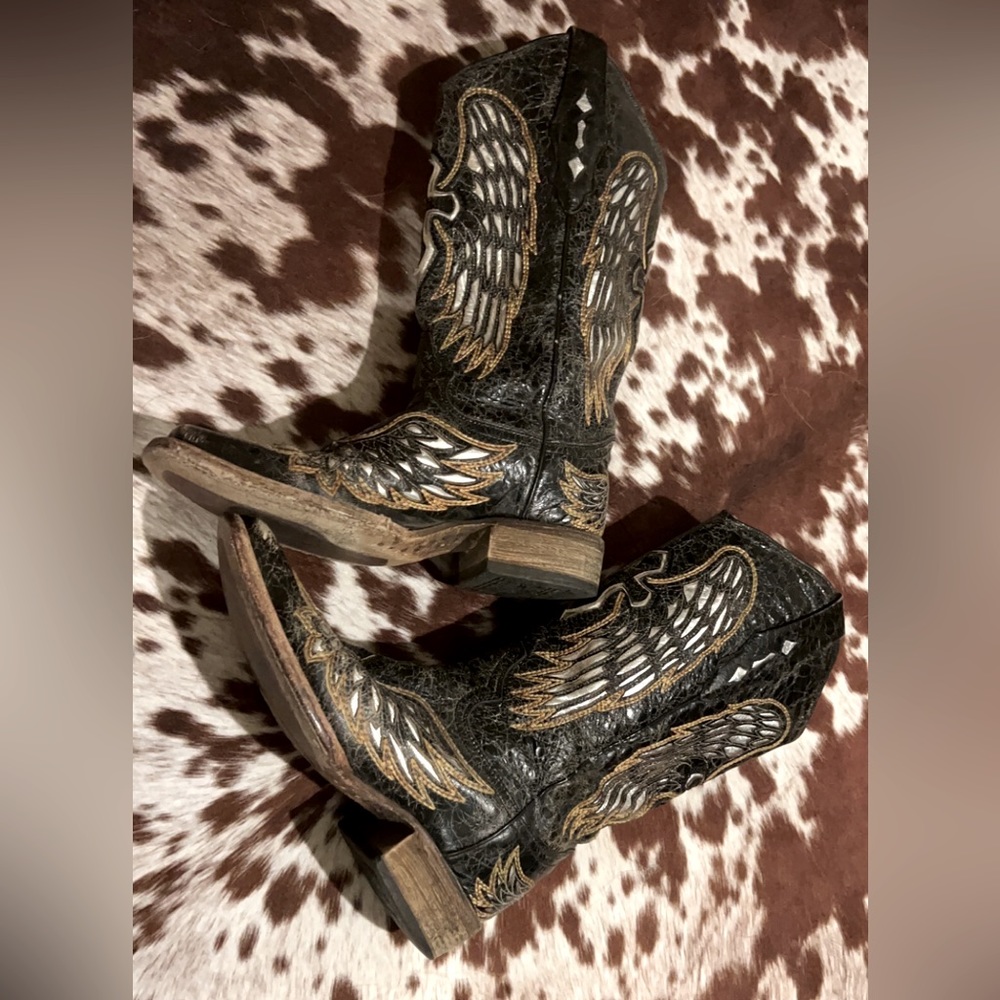 Corral square toe boots,  size 8. In fair shape. Distressed style.